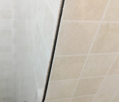 开鲁瓷砖空鼓维修公司分享阳台瓷砖脱落的修复过程可以分为以下几个步骤