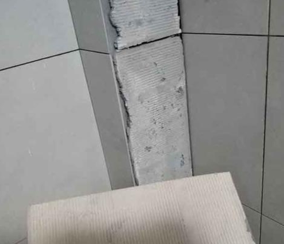 开鲁瓷砖空鼓维修公司分享下厨房瓷砖脱落的补救措施。